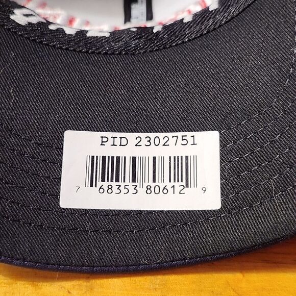 Top of the World UCONN Connecticut Huskies Stretchfit Hat - New - Picture 7 of 8